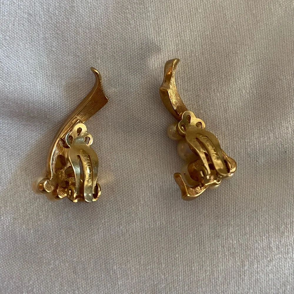 Vintage Panetta Small Gold Tone Clip On Earrings